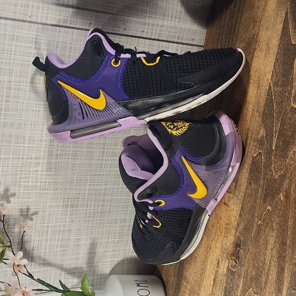 Nike Lebron Witness VII, Lakers, Black Purple Gold, Basketball Casual Everyday - Picture 1 of 6